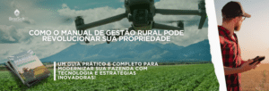 Imagem aérea de uma fazenda moderna com drone sobrevoando a lavoura e um produtor rural olhando dados no tablet
