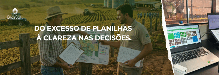Produtores rurais analisando relatórios impressos em uma fazenda durante o pôr do sol, com lavouras e máquinas agrícolas ao fundo, representando gestão visual e tomada de decisão no agronegócio.